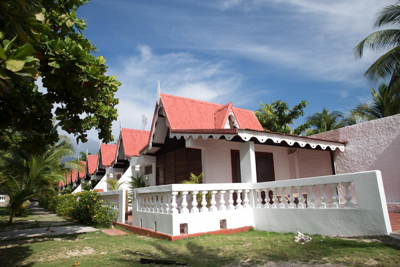 Moulin Sur Mer Beach Resort Montrouis Exterior photo