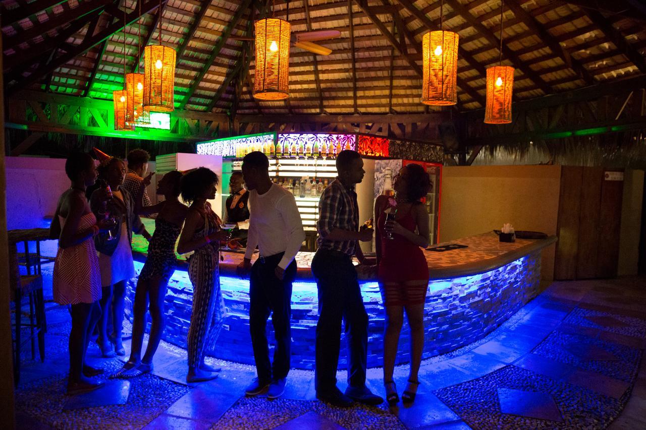 Moulin Sur Mer Beach Resort Montrouis Exterior photo